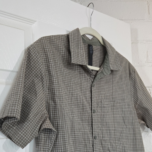 lululemon athletica Men's Gray Checkered Button Down Shirt Size Large - Picture 3 of 5